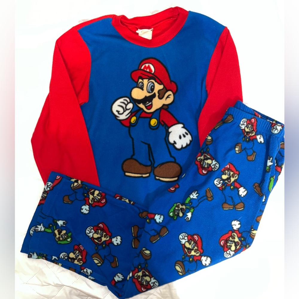 Boy’s Size 10 Mario Pajama’s
